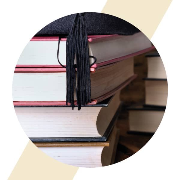 Images de livres/diplomes de Barbouche Hinda, avocate au barreau de Paris